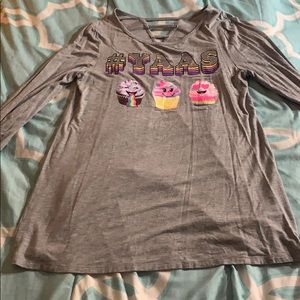 Grey “#yaas” shirt
